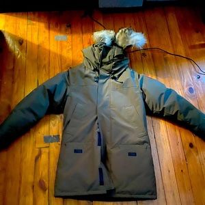 NWT Canada goose chateau parka. MENS Small. Military green.